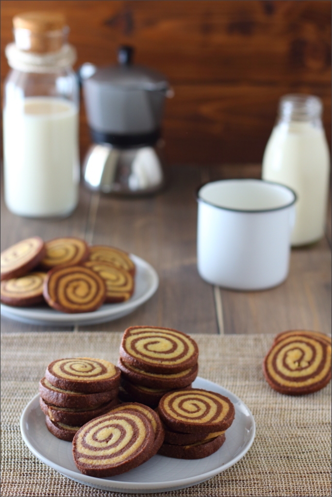 Biscotti-girandola-cacao-e-vaniglia